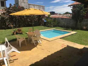 Charmosa casa com piscina